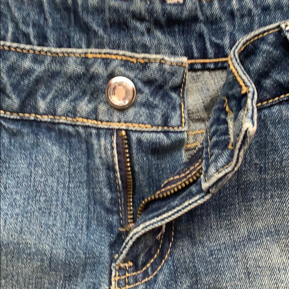 Shorts - Picture 3 of 5